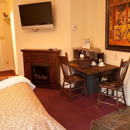 Auberge De La Tour Du Lac سانت-أغاث-دي-مونت المظهر الخارجي الصورة