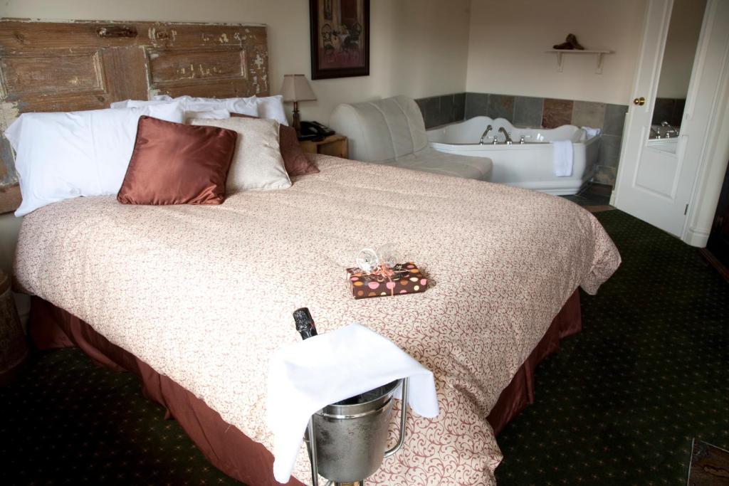 Auberge De La Tour Du Lac سانت-أغاث-دي-مونت الغرفة الصورة