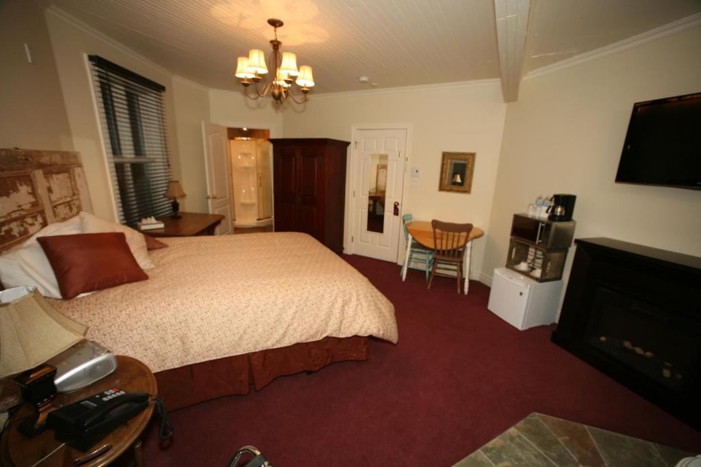 Auberge De La Tour Du Lac سانت-أغاث-دي-مونت الغرفة الصورة