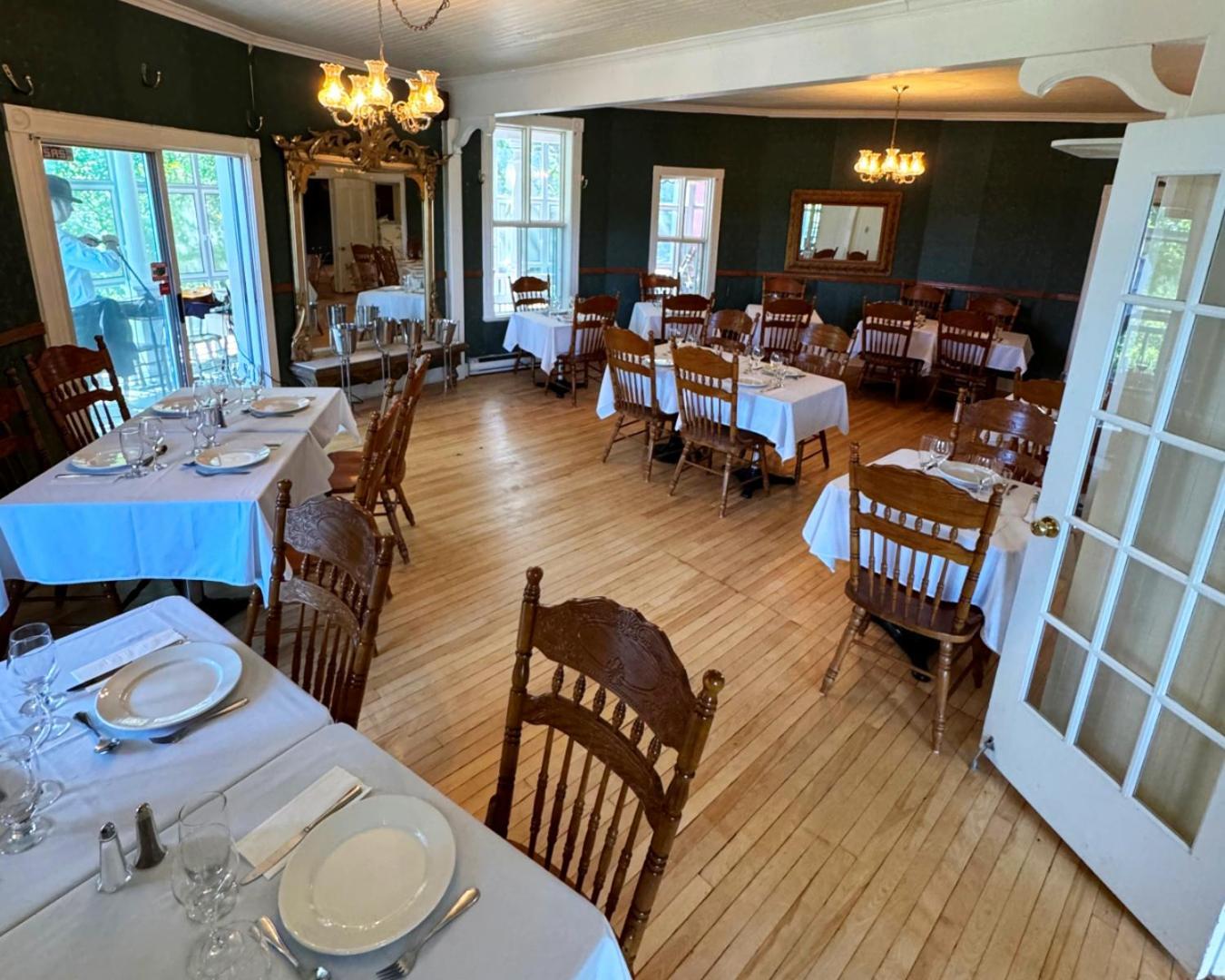 Auberge De La Tour Du Lac سانت-أغاث-دي-مونت المظهر الخارجي الصورة