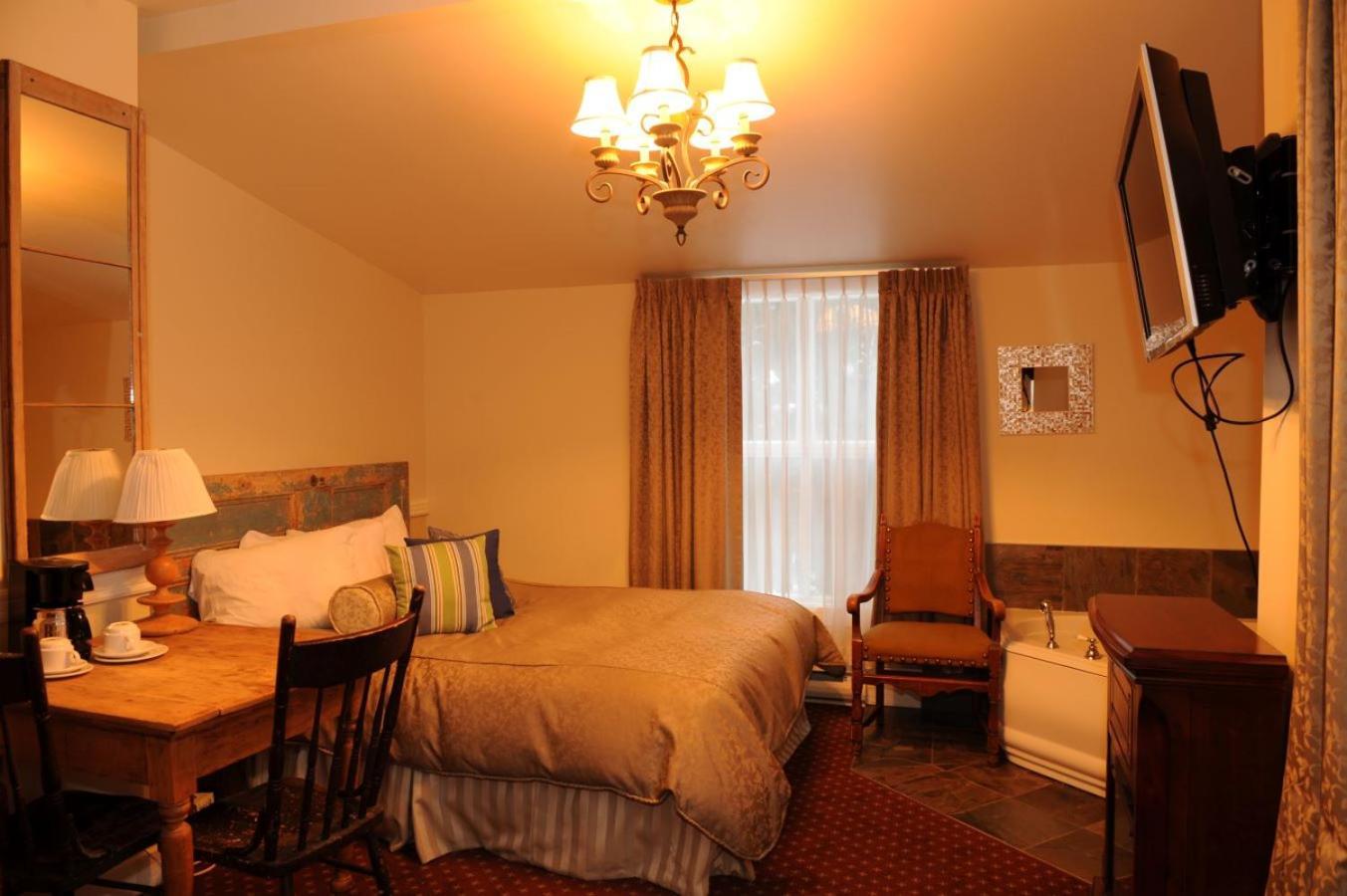 Auberge De La Tour Du Lac سانت-أغاث-دي-مونت المظهر الخارجي الصورة
