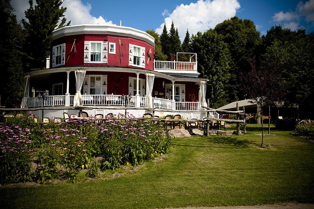 Auberge De La Tour Du Lac سانت-أغاث-دي-مونت المظهر الخارجي الصورة