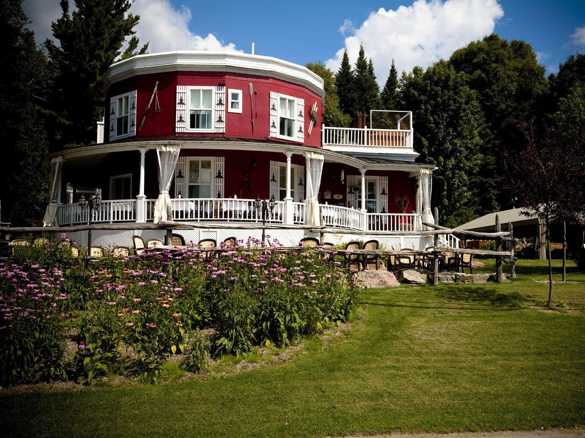 Auberge De La Tour Du Lac سانت-أغاث-دي-مونت المظهر الخارجي الصورة
