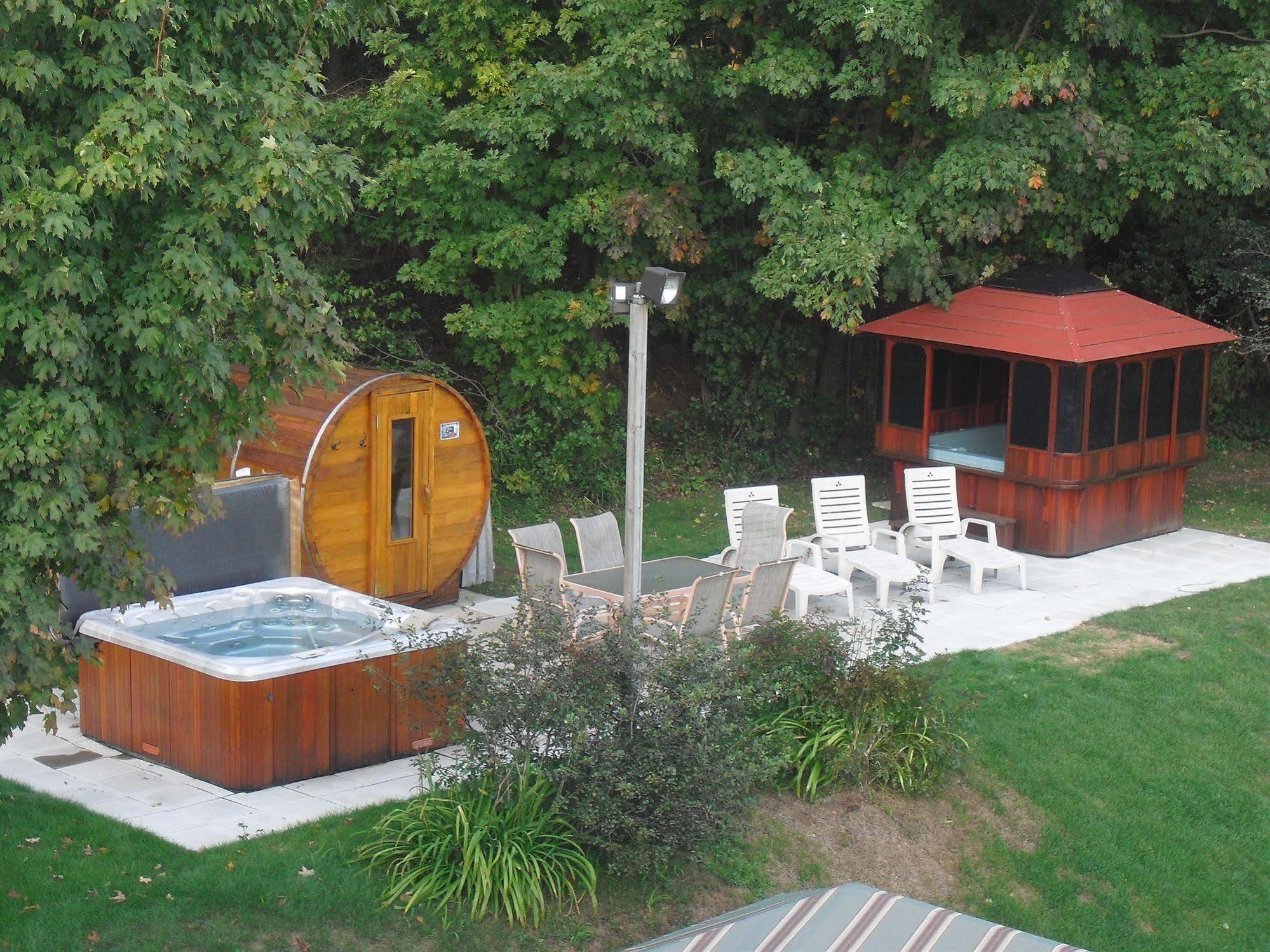Auberge De La Tour Du Lac سانت-أغاث-دي-مونت المظهر الخارجي الصورة