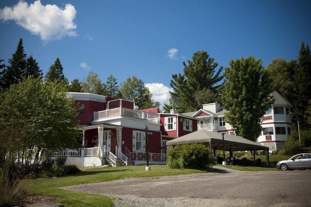 Auberge De La Tour Du Lac سانت-أغاث-دي-مونت المظهر الخارجي الصورة