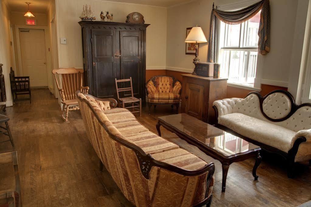 Auberge De La Tour Du Lac سانت-أغاث-دي-مونت المظهر الخارجي الصورة