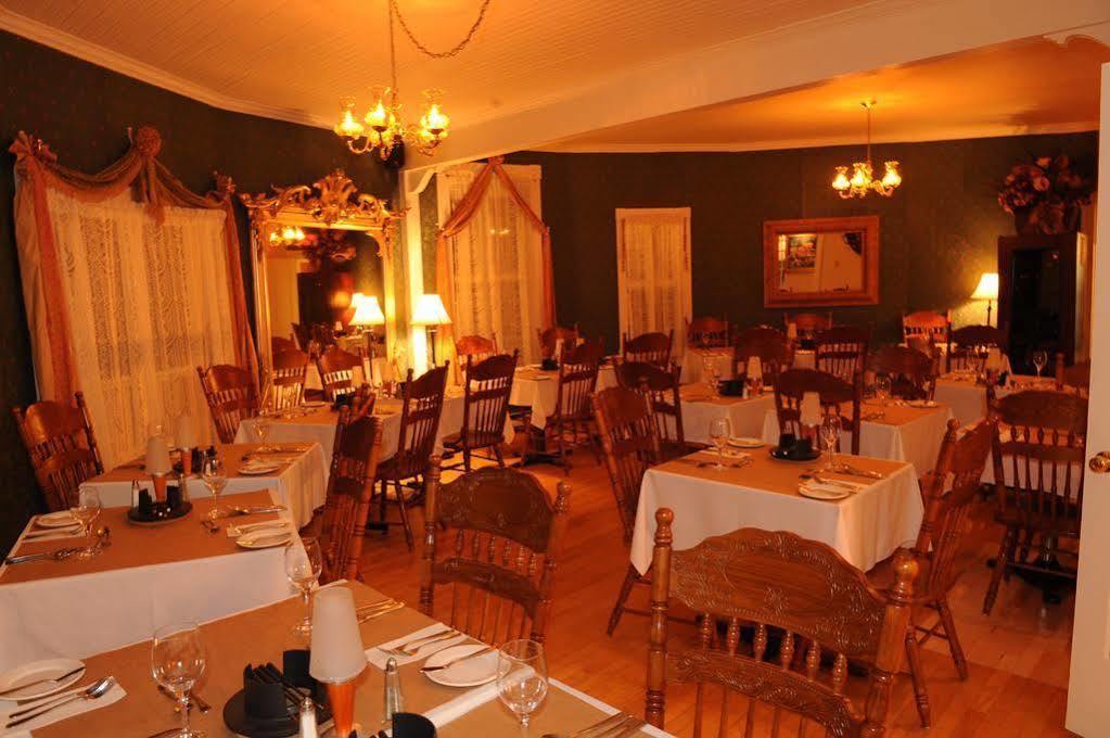 Auberge De La Tour Du Lac سانت-أغاث-دي-مونت المظهر الخارجي الصورة
